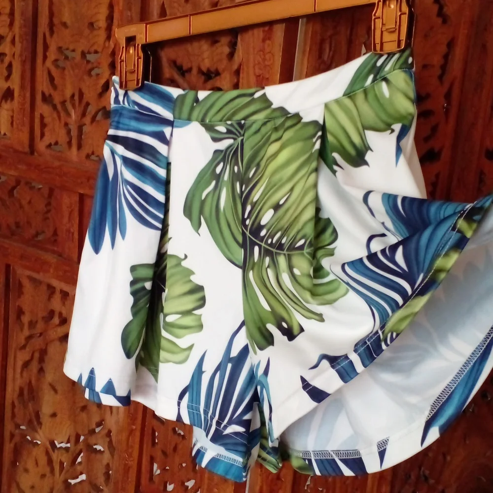 Shein: Shorts - Picture 2 of 6